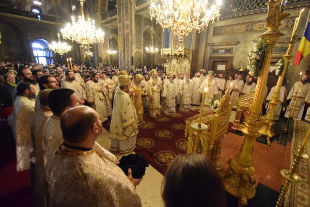7 ierarhi și zeci de preoți, la hramul istoric al Catedralei Mitropolitane din Iași