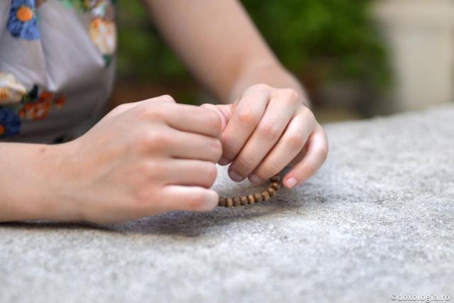 Rugăciunea ne eliberează de orice rău și ne învrednicește de Împărăția lui Dumnezeu / Foto: Ștefan Cojocariu metanier în mâini