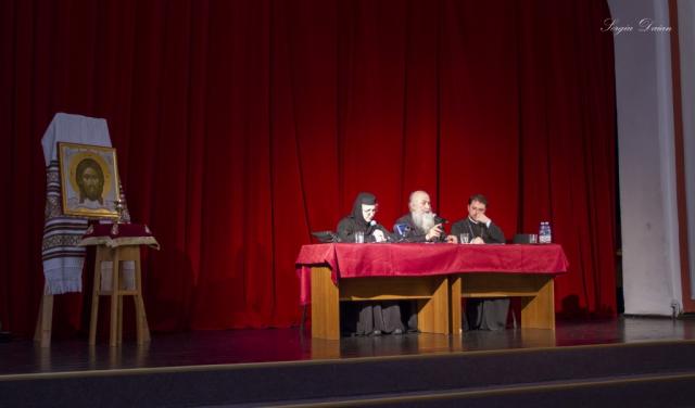 Părintele Zaharia Zaharou a conferenţiat la Alba-Iulia Părintele Zaharia Zaharou a conferenţiat la Alba-Iulia