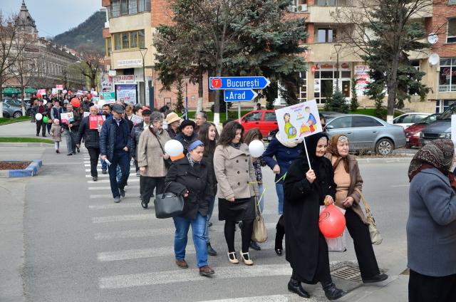 „Marşul pentru viaţă", pe străzile Devei „Marşul pentru viaţă", pe străzile Devei