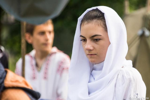 Foto: Oana Nechifor Femeia credincioasă sfințește bărbatul necredincios