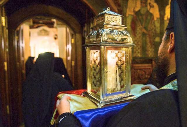 Lumina Sfântă de la Ierusalim a ajuns în România