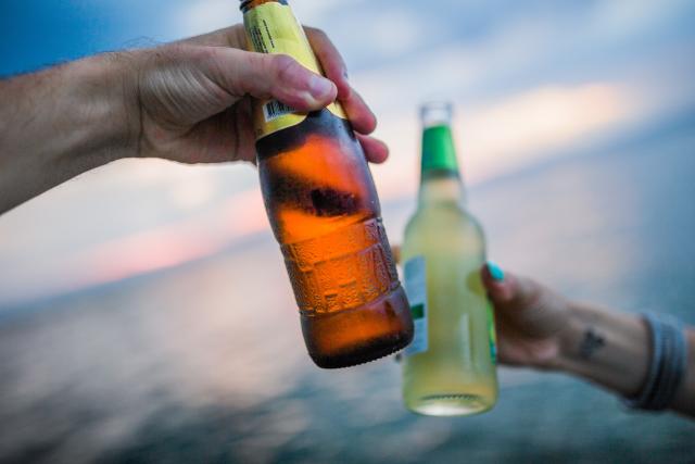 Semnele viitoarei dependenţe de alcool pot fi descoperite încă din copilărie