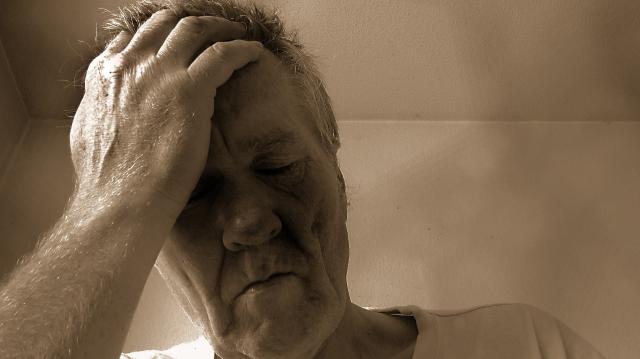 Somnul insuficient sau neodihnitor ar putea favoriza apariția bolii Alzheimer