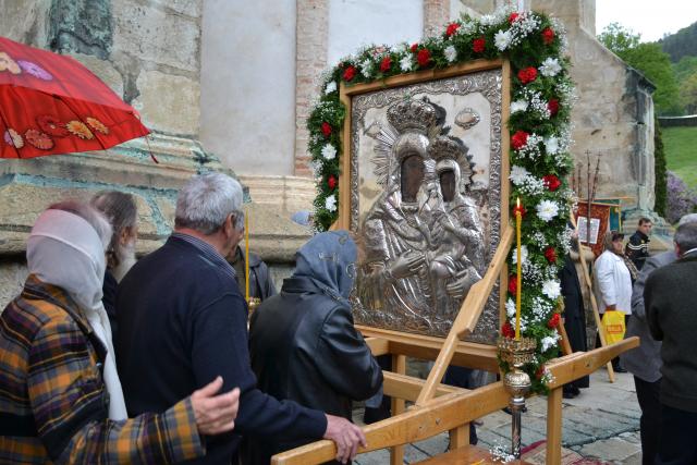 Fotografii: Lucian Ducan „Oamenii au fost încredințați Maicii Domnului de Hristos atunci când El era pe cruce”