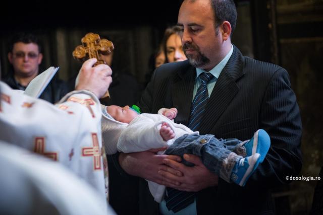 Rolul nașilor în Taina Botezului / Foto: Oana Nechifor naș de botez