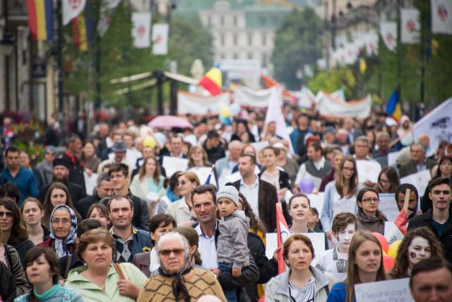 Criza familiei este şi criza Bisericii Criza familiei este şi criza Bisericii