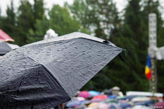 În situațiile-limită, aflăm cine suntem cu adevărat / Foto: Oana Nechifor umbrelă
