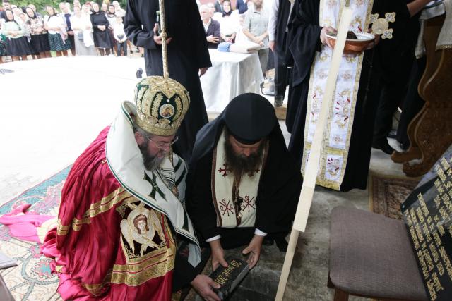 Punerea pietrei de temelie la noua biserică a Mănăstirii Budeşti, judeţul Maramureş