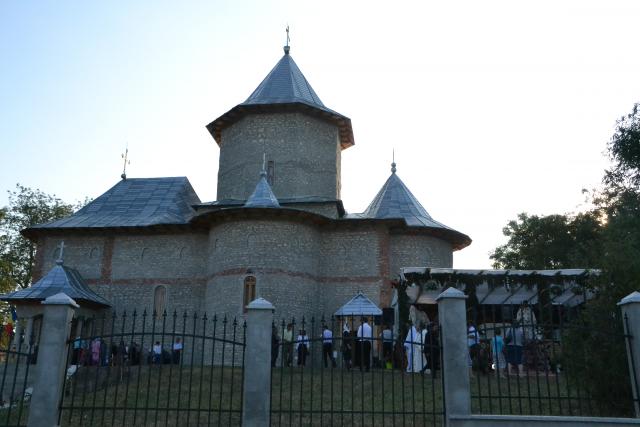 Biserica „Sfânta Cuvioasă Parascheva” din Strahotin, jud. Botoşani a fost sfințită