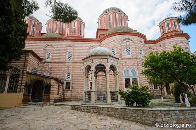 Noul Katholikon al Mănăstirii Xenofont / Foto: Pr. Silviu Cluci Noul Katholikon al Mănăstirii Xenofont