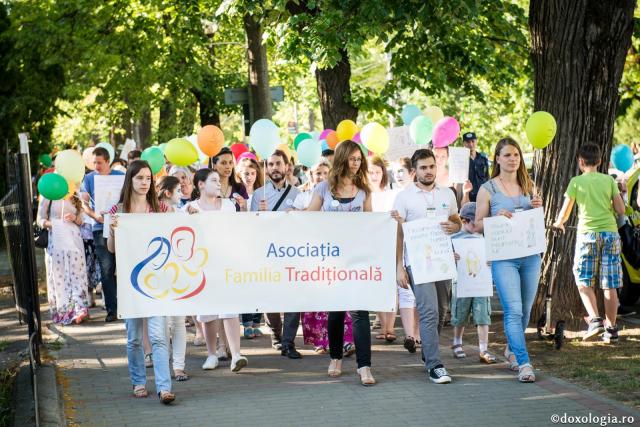 C.C.R., aviz favorabil pentru ințiativa celor 3 milioane de români privind definirea familiei
