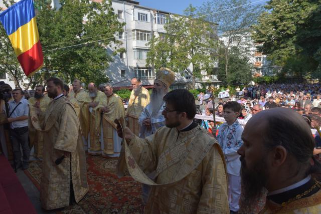 3000 de credincioşi au participat la sfințirea bisericii „Sfântul Antonie cel Mare” din Botoșani