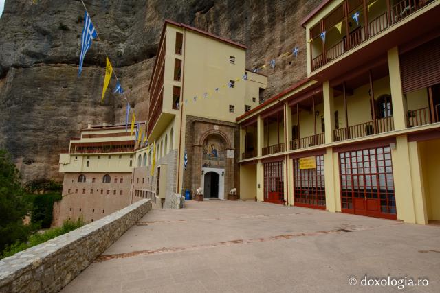 Mănăstirea Mega Spileo (Marea Peșteră) din Peloponez, Grecia / Foto: Pr. Silviu Cluci Mănăstirea Mega Spileo (Marea Peşteră) din Peloponez, Grecia