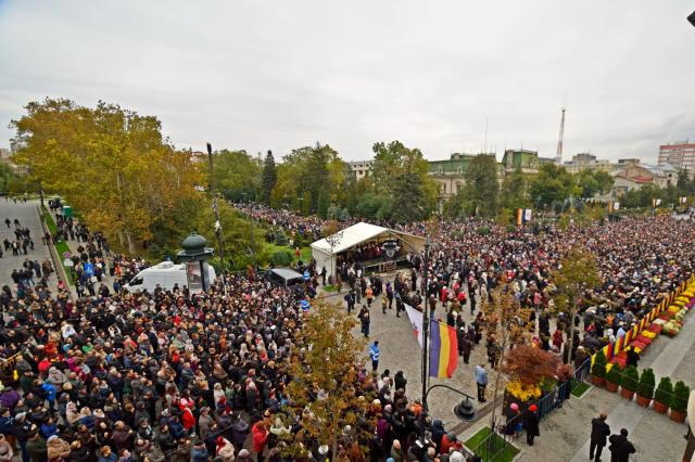 25 000 de pelerini, prezenți la Iași de ziua Sfintei Cuvioase Parascheva