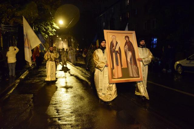 Prin frig și ploaie: pelerini din toată țara au străbătut „Calea Sfinților”