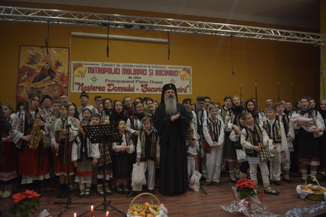 Concert de colinde la Piatra Neamț: „Putem să-L descoperim pe Hristos inclusiv prin intermediul colindelor”