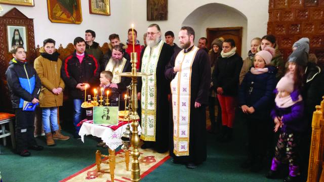 Tinerii din ATOR Hârlău l-au comemorat pe Mihai Eminescu la Mănăstirea Lacuri