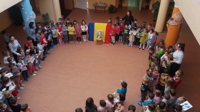 Preșcolarii de la Grădinița „Sfântul Ioan cel Nou de la Suceava” l-au sărbătorit pe Eminescu
