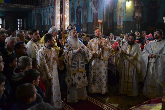 Fotografii: Lucian Ducan Liturghie și vizită arhierească la Todirești