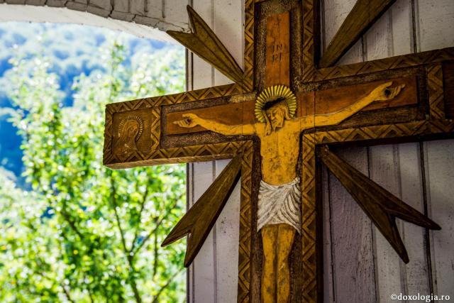 Viața în Hristos nu există fără Cruce