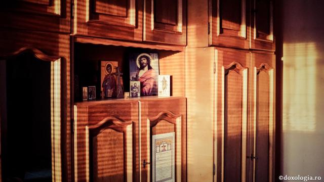 Sfânta Euharistie „a înmugurit” în Joia Sfintelor Pătimiri / Foto: Oana Nechifor icoane în dulap