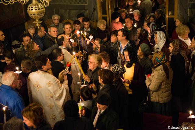 Este important să participăm la toată Liturghia Învierii?