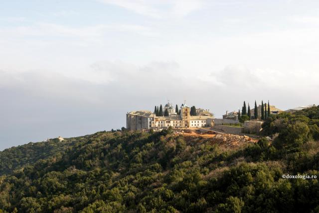 Pășind sfios prin „grădina Maicii Domnului”, Sfântul Munte Athos