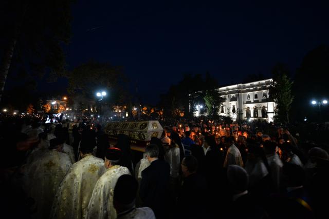 Credința în ajutorul Sfinților, mărturisită pe străzile din Iași de mii de pelerini