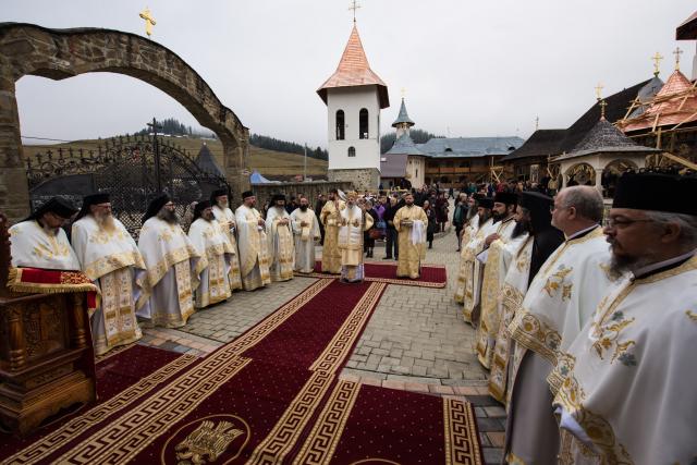 Hram la mănăstirea nemțeană Petru Vodă: „Omul are menirea să preguste din viața îngerească”