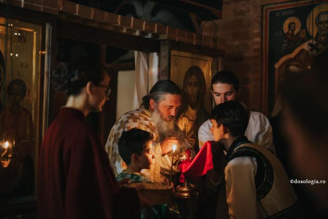 Foto: Pr. Benedict Both „Prin Sfânta Împărtășanie, omul își despovărează conștiința de păcate, de frica de rob, păstrând doar sfiala de fiu”