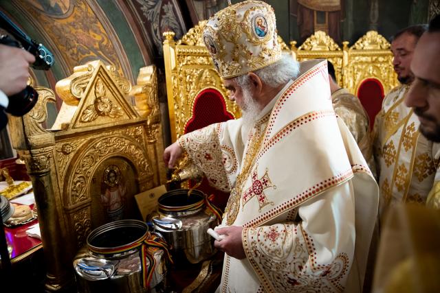 Marele Mir a fost sfinţit pentru a 22-a oară în cei 134 de ani de autocefalie ai Bisericii Ortodoxe Române