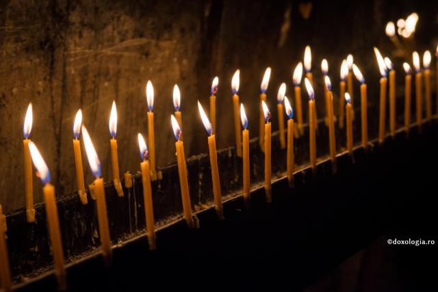 Lumini din lumina Învierii / Foto: Oana Nechifor lumânări aprinse