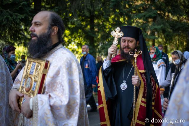 Seminarul de la Mănăstirea Neamț și-a cinstit ocrotitorul. PS Damaschin: „Dacă vrem o viață veșnică deplină, să trăim cinstiți și cuminți încă de aici, de pe pământ!”
