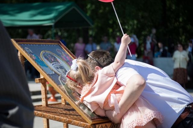 Foto: Oana Nechifor Educaţia creştină din familie este garanţia formării caracterelor tari şi cinstite