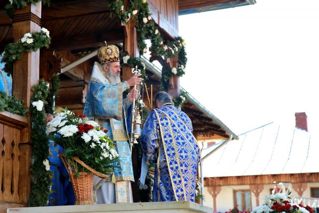 Mănăstirea Vorona, în veșminte de sărbătoare: „Maica Domnului a împlinit în viața sa dragostea cea dumnezeiască”