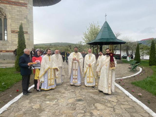 Slujbă arhierească în a doua zi de Paști la Biserica „Sfântul Gheorghe” din Hârlău
