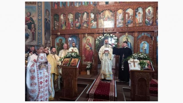 PS Antonie a slujit la Biserica „Sfinții Apostoli” - Găzărie din Moineşti