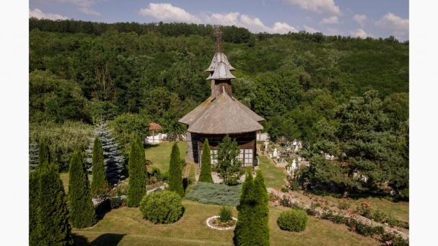 Anunț achiziție publică servicii de consultanță pentru implementarea proiectului de Consolidare-Restaurare a Bisericii de lemn „Sf. Nicolae” și a turnului clopotniță al Mănăstirii Pârvești