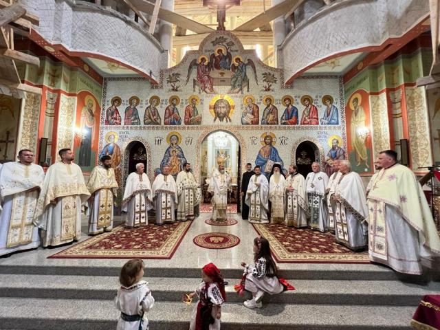 Preasfințitul Părinte Ieronim, Episcopul Daciei Felix, la hramul catedralei din cartierul Mănăștur, Cluj-Napoca: „sărbătoarea Sfinților Apostoli este sărbătoarea înfrângerii”