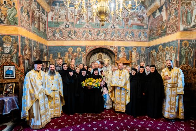 Fotografie de grup la Manastirea Voroneț