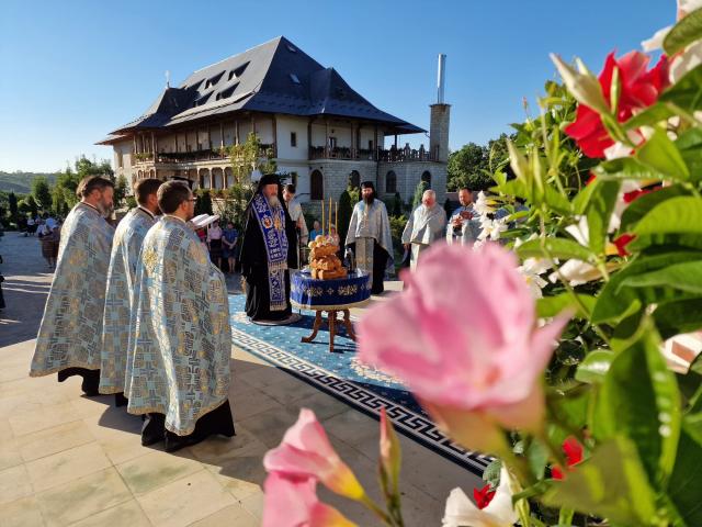 Slujba Vecerniei unită cu Litia de Adormirea Maicii Domnului la mănăstirea Zosin