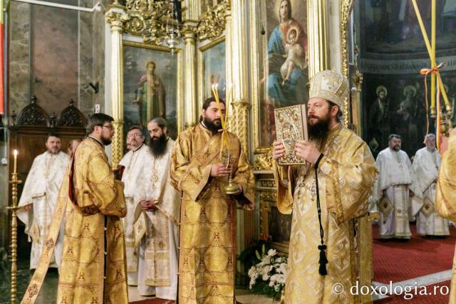 PS Damaschin Dorneanul, slujind Sfânta Liturghie la Catedrala Mitropolitană din Iași / Foto: pr. Silviu Cluci