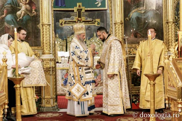 Sfinții Trei Ierarhi, sărbătoriți de studenții teologi ortodocși din capitala Moldovei