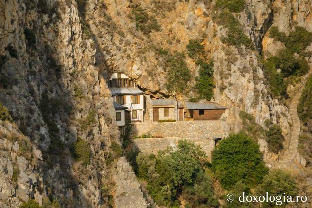 Peștera Sfântului Atanasie Athonitul