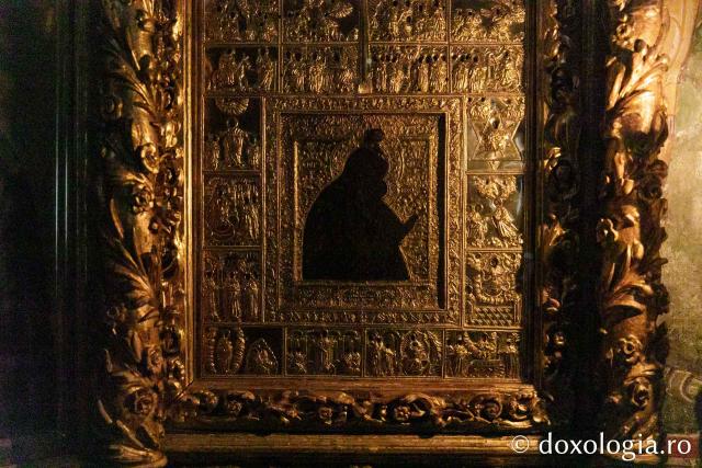 Icoana Maicii Domnului „Imnul Acatist” de la Mănăstirea Dionisiu / Foto: pr. Silviu Cluci Icoana Maicii Domnului „Imnul Acatist” de la Mănăstirea Dionisiu