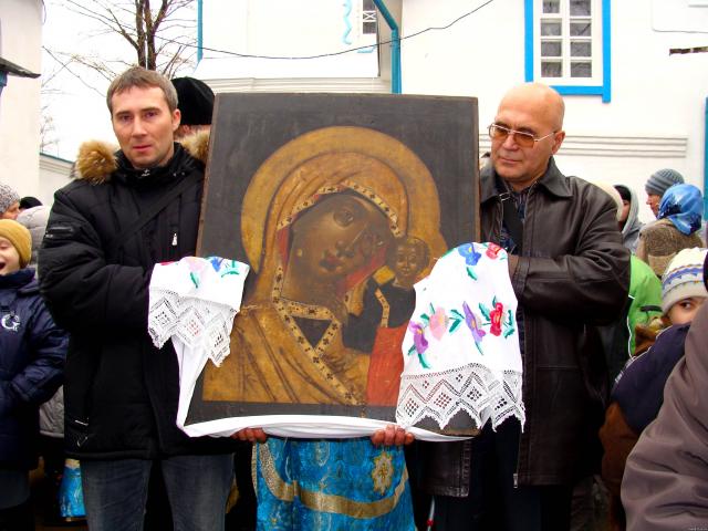 Procesiune cu Icoana Maicii Domnului din Kazan