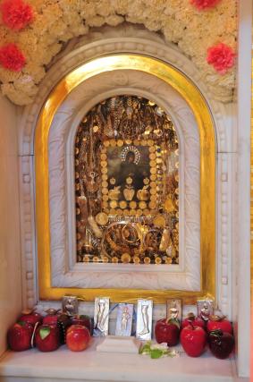 Icoana făcătoare de minuni a Sfintei Irina Hrisovalantou, care a primit mere din Rai