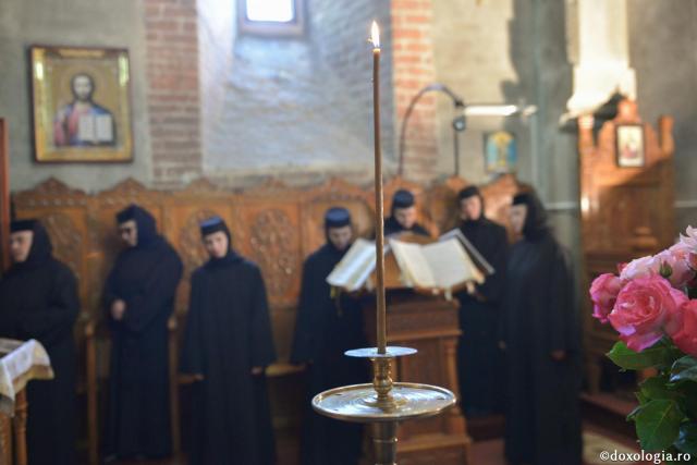 Ce calități morale trebuie să îndeplinesc pentru a fi acceptată în mănăstire?
