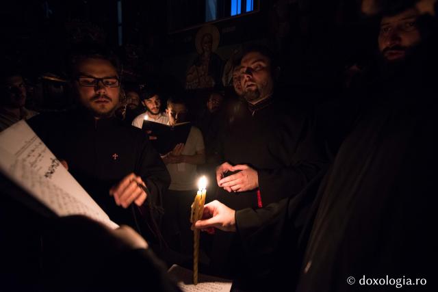(Foto) Participanții la Masterclass-ul de Cânt Bizantin - priveghere pentru Sfinții Epictet și Astion (Foto) Participanții la Masterclass-ul de Cânt Bizantin - priveghere pentru Sfinții Epictet și Astion